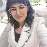 Maestra de Educación Especial enfocada en regularización de adolescentes